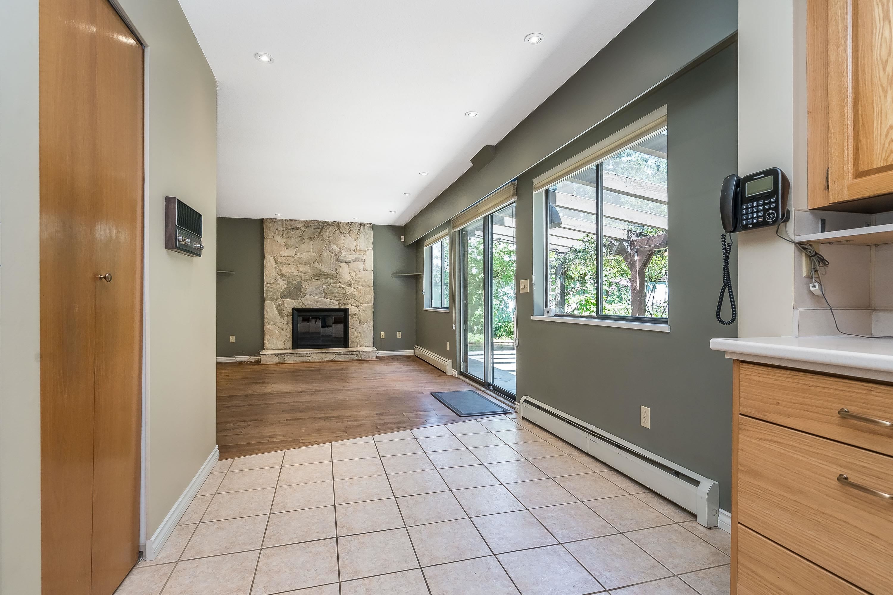 571 Berry Street, Coquitlam, BC - Indoor With Fireplace