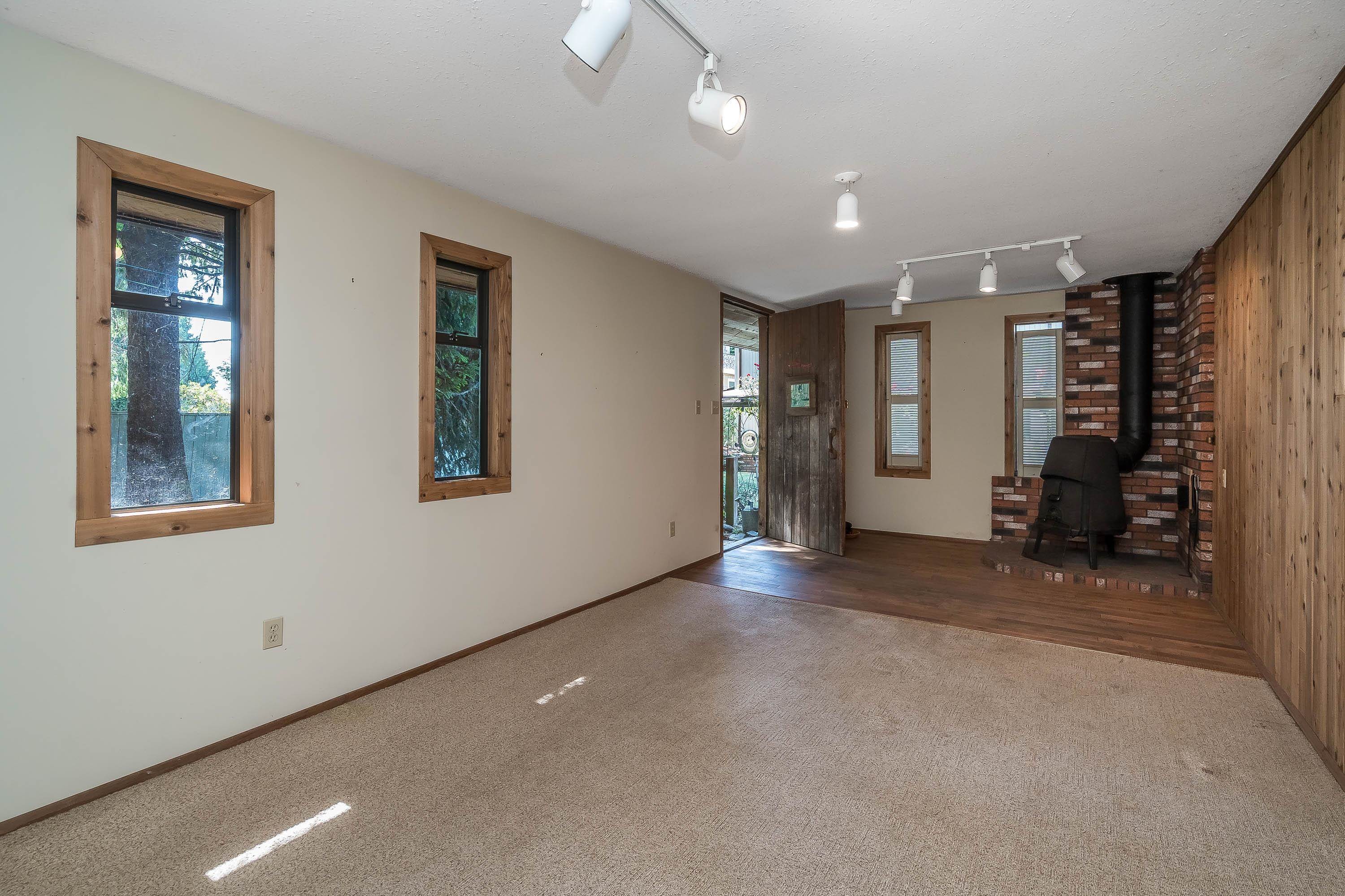 571 Berry Street, Coquitlam, BC - Indoor Photo Showing Other Room