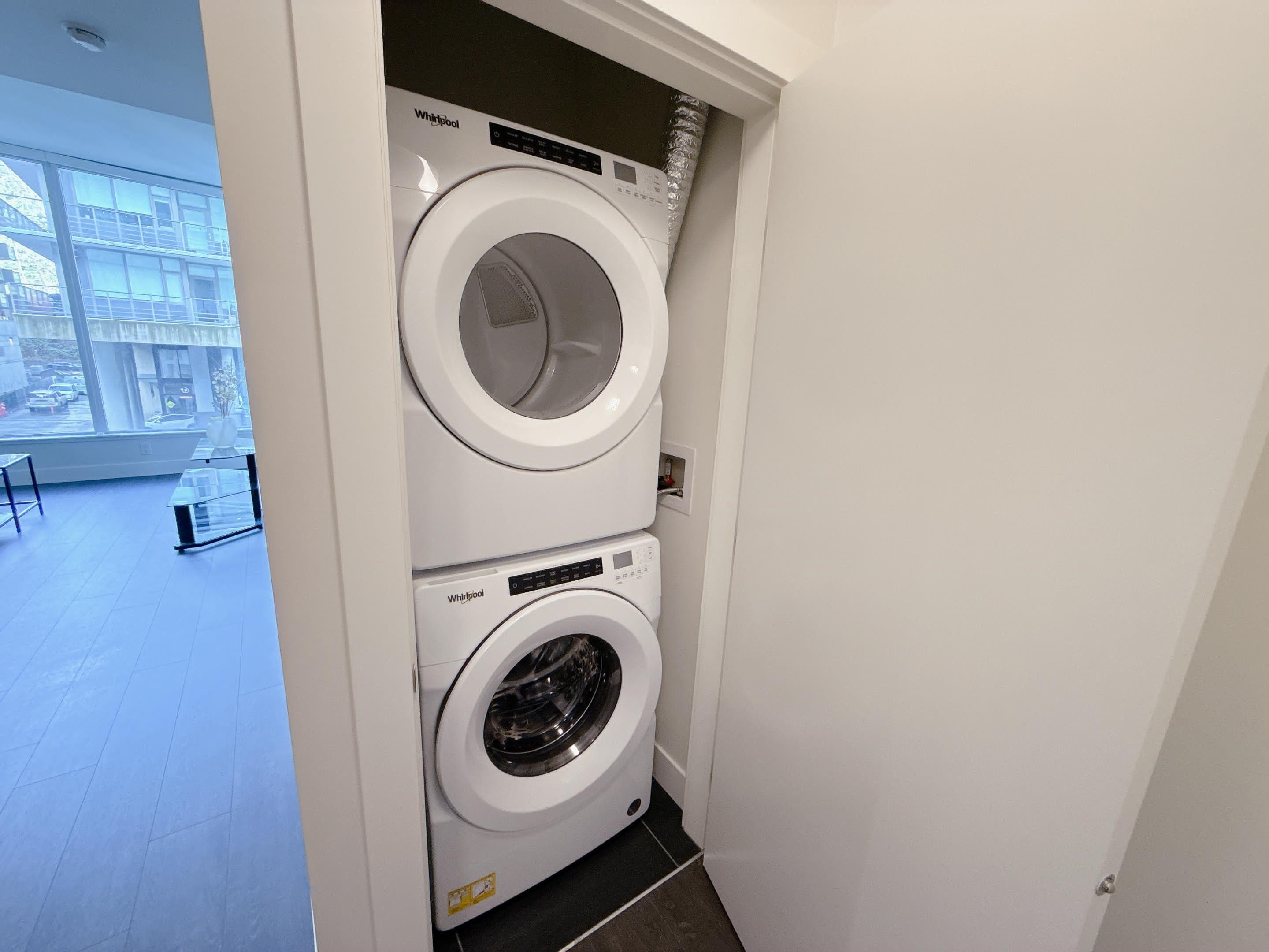 321-3438 Sawmill Crescent, Vancouver, BC - Indoor Photo Showing Laundry Room