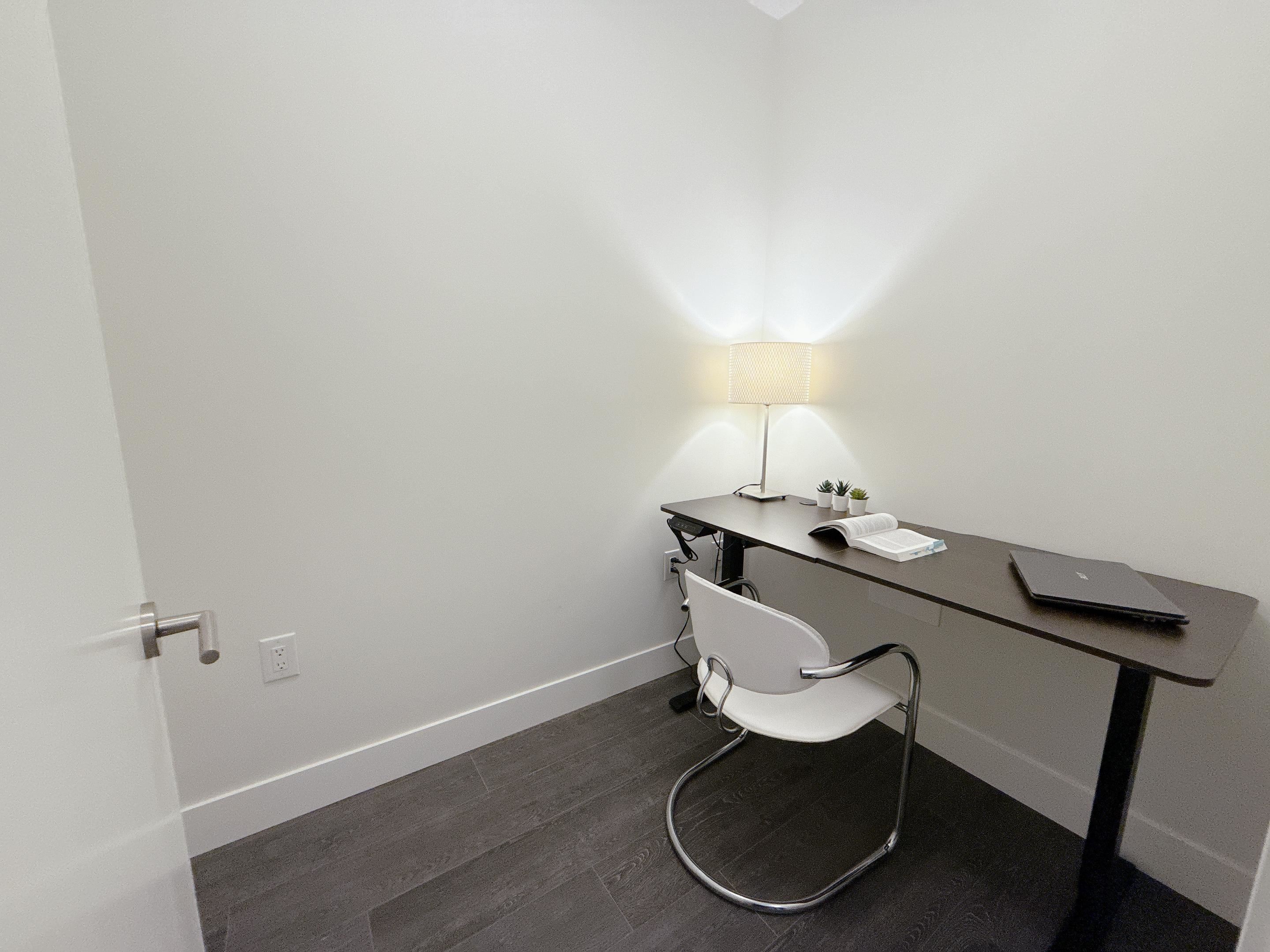 321-3438 Sawmill Crescent, Vancouver, BC - Indoor Photo Showing Office