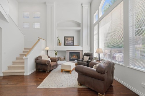 1983 Parkway Boulevard, Coquitlam, BC - Indoor With Fireplace