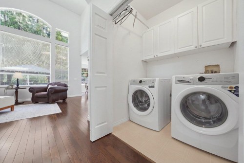1983 Parkway Boulevard, Coquitlam, BC - Indoor Photo Showing Laundry Room