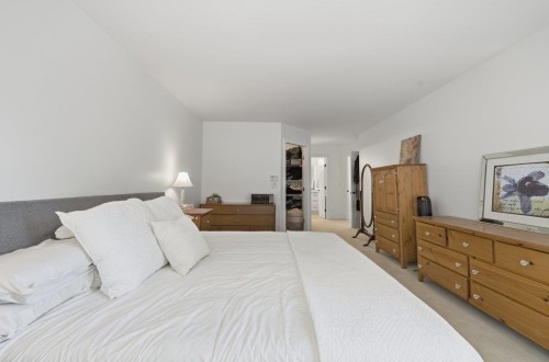 1983 Parkway Boulevard, Coquitlam, BC - Indoor Photo Showing Bedroom