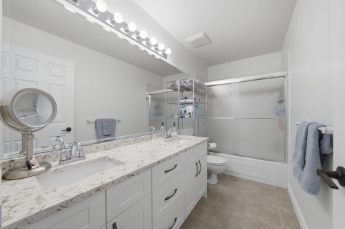 1983 Parkway Boulevard, Coquitlam, BC - Indoor Photo Showing Bathroom