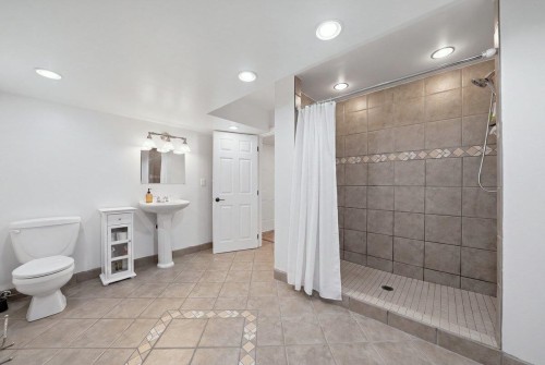 1983 Parkway Boulevard, Coquitlam, BC - Indoor Photo Showing Bathroom