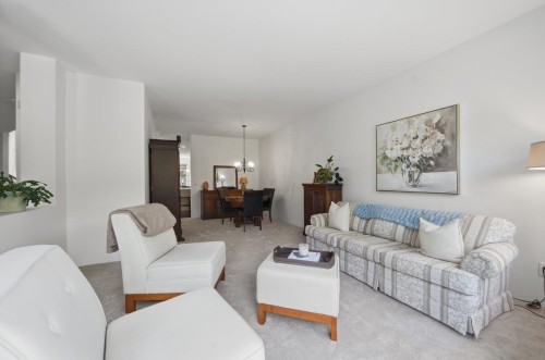 1983 Parkway Boulevard, Coquitlam, BC - Indoor Photo Showing Living Room