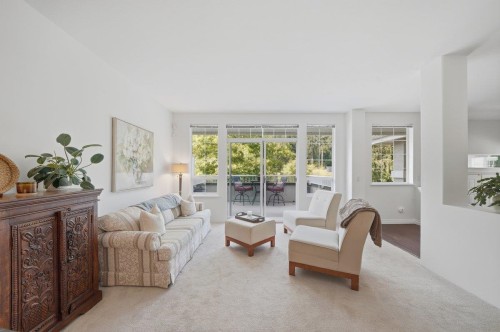 1983 Parkway Boulevard, Coquitlam, BC - Indoor Photo Showing Living Room