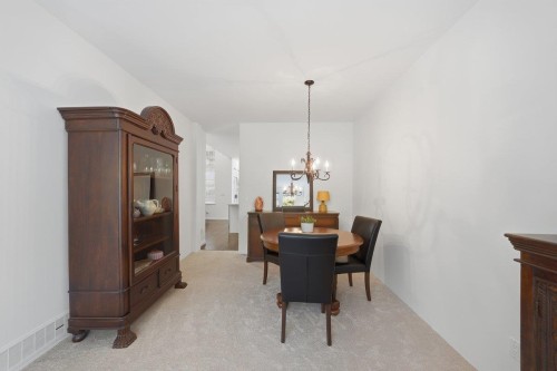 1983 Parkway Boulevard, Coquitlam, BC - Indoor Photo Showing Dining Room
