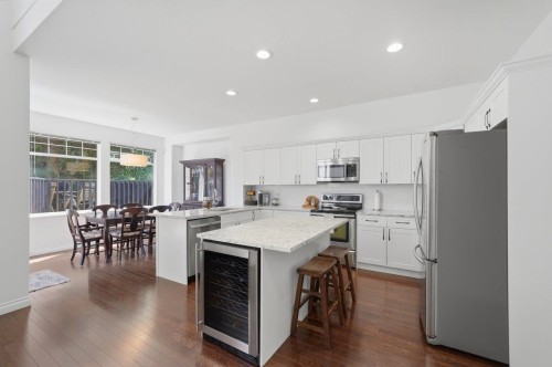 1983 Parkway Boulevard, Coquitlam, BC - Indoor Photo Showing Kitchen
