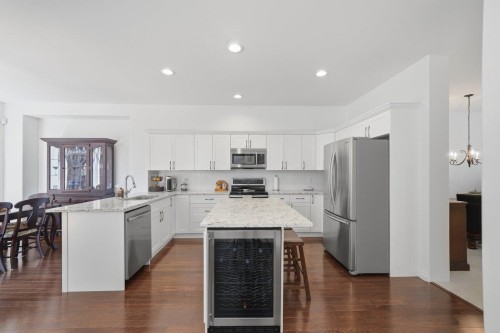 1983 Parkway Boulevard, Coquitlam, BC - Indoor Photo Showing Kitchen With Upgraded Kitchen