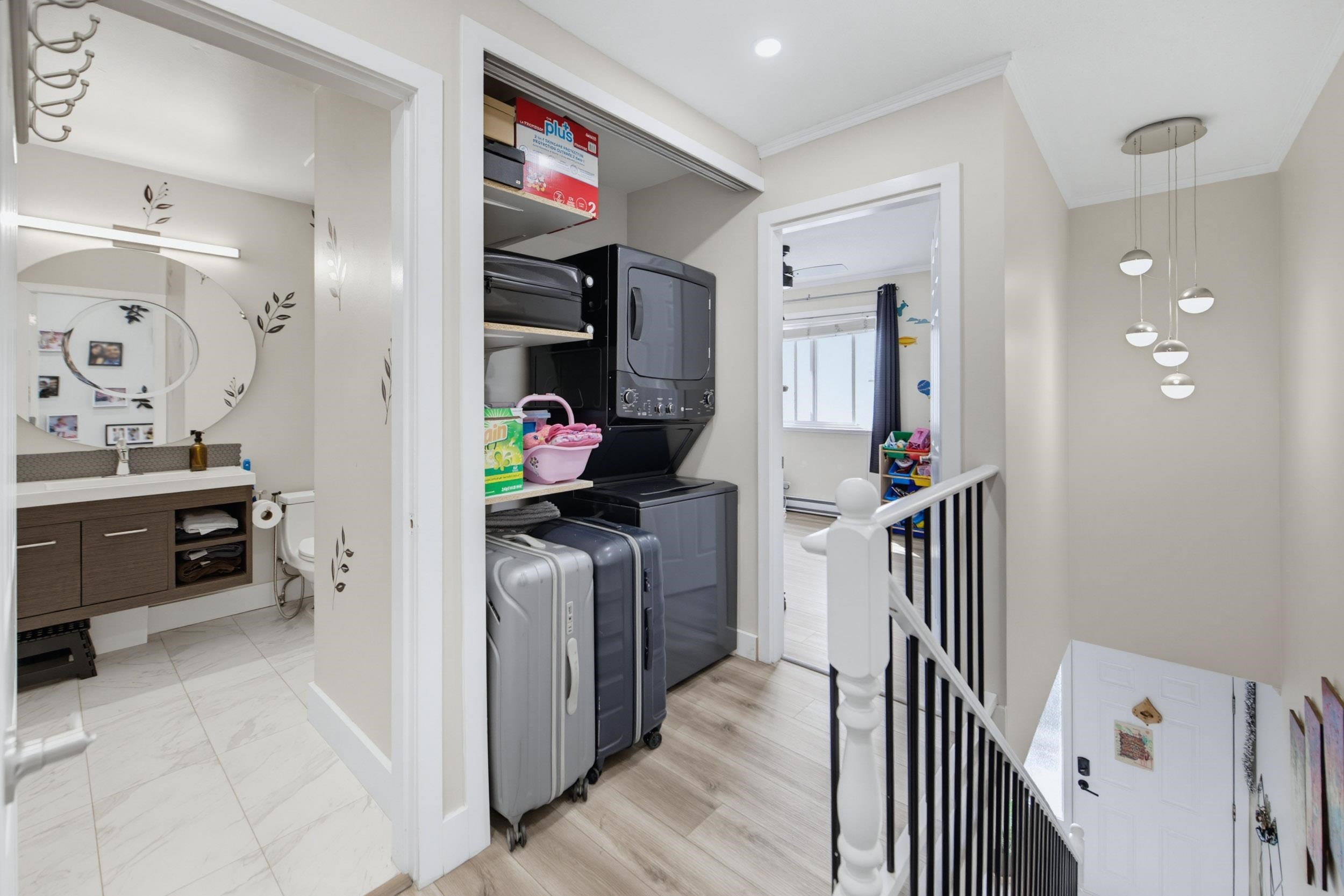 16-4959 57 Street, Delta, BC - Indoor Photo Showing Laundry Room