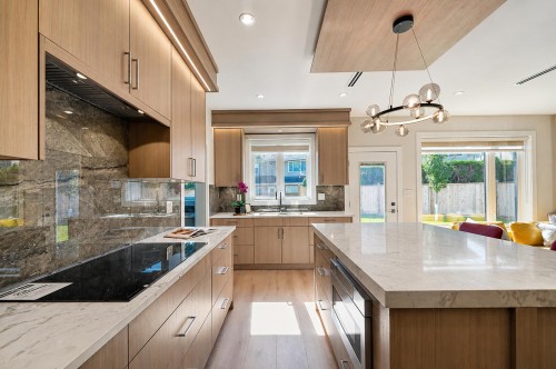 11891 Dunavon Place, Richmond, BC - Indoor Photo Showing Kitchen With Double Sink With Upgraded Kitchen
