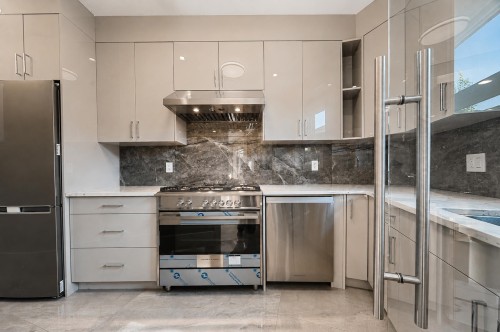 11891 Dunavon Place, Richmond, BC - Indoor Photo Showing Kitchen With Upgraded Kitchen