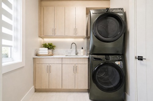 11891 Dunavon Place, Richmond, BC - Indoor Photo Showing Laundry Room