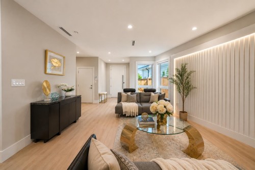11891 Dunavon Place, Richmond, BC - Indoor Photo Showing Living Room