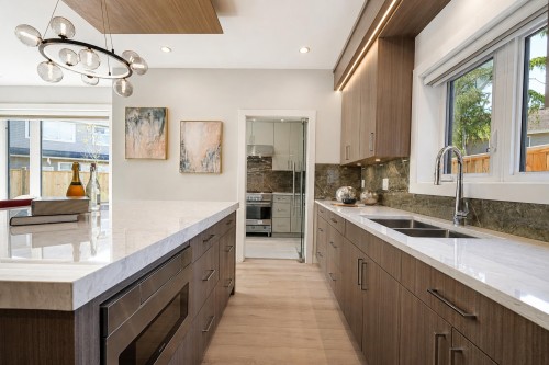 11911 Dunavon Place, Richmond, BC - Indoor Photo Showing Kitchen With Double Sink With Upgraded Kitchen