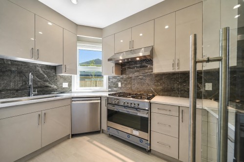 11911 Dunavon Place, Richmond, BC - Indoor Photo Showing Kitchen With Upgraded Kitchen