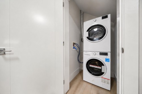 11911 Dunavon Place, Richmond, BC - Indoor Photo Showing Laundry Room