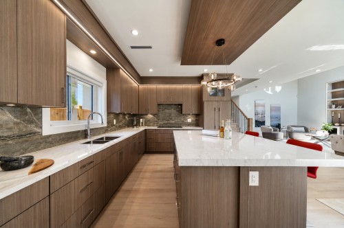 11911 Dunavon Place, Richmond, BC - Indoor Photo Showing Kitchen With Double Sink With Upgraded Kitchen