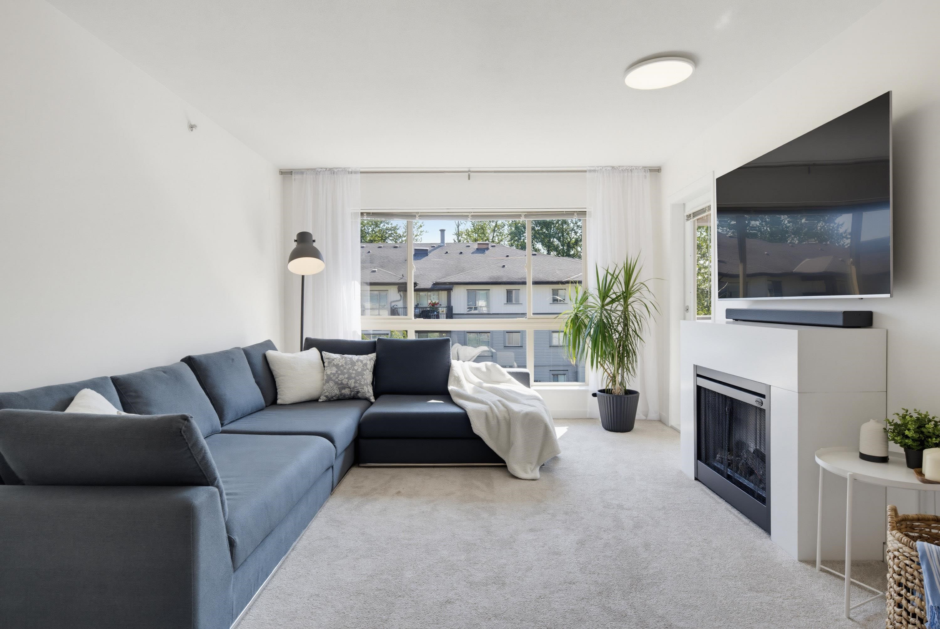 412-11665 Haney Bypass, Maple Ridge, BC - Indoor Photo Showing Living Room With Fireplace