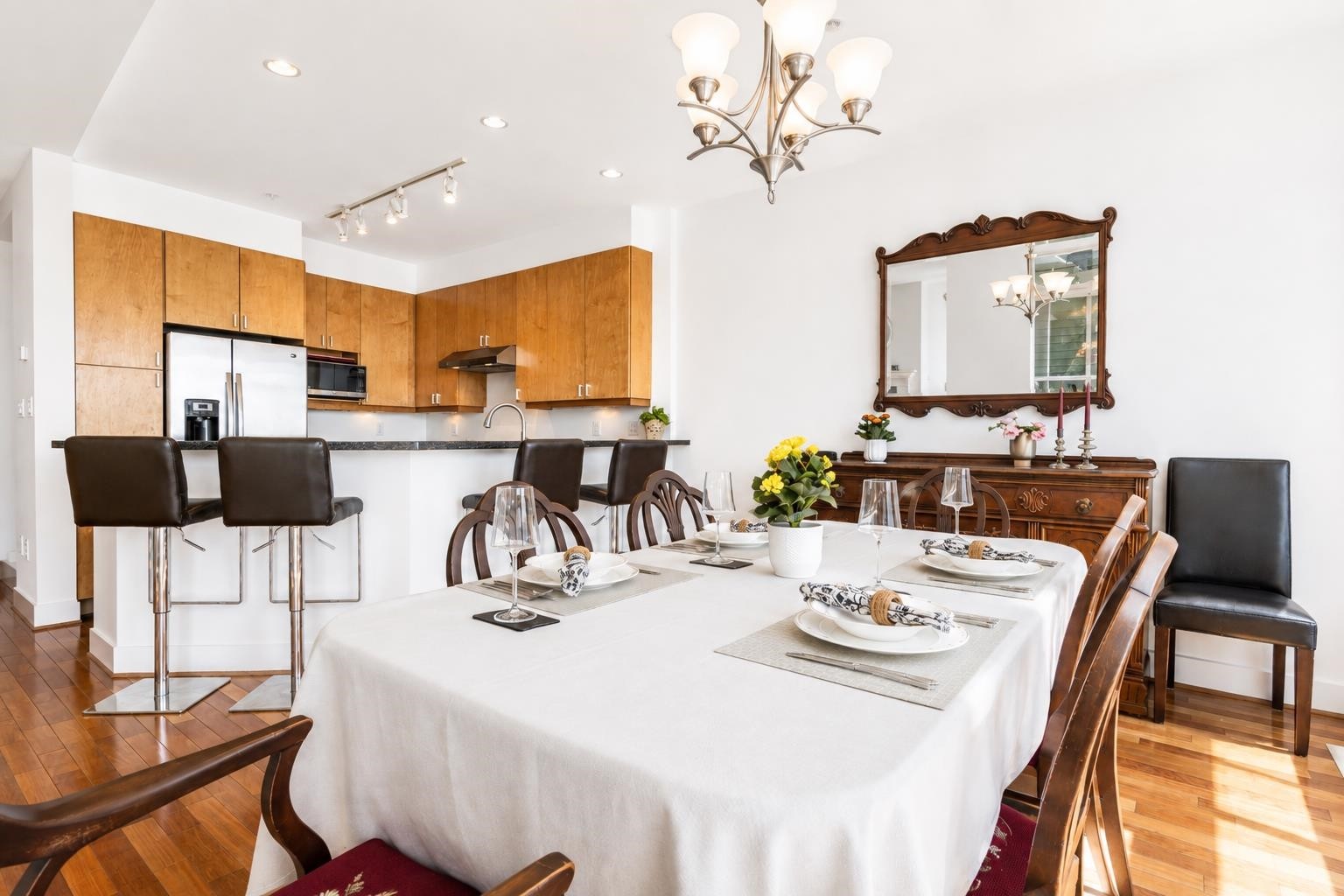 2462 Shadbolt Lane, West Vancouver, BC - Indoor Photo Showing Dining Room