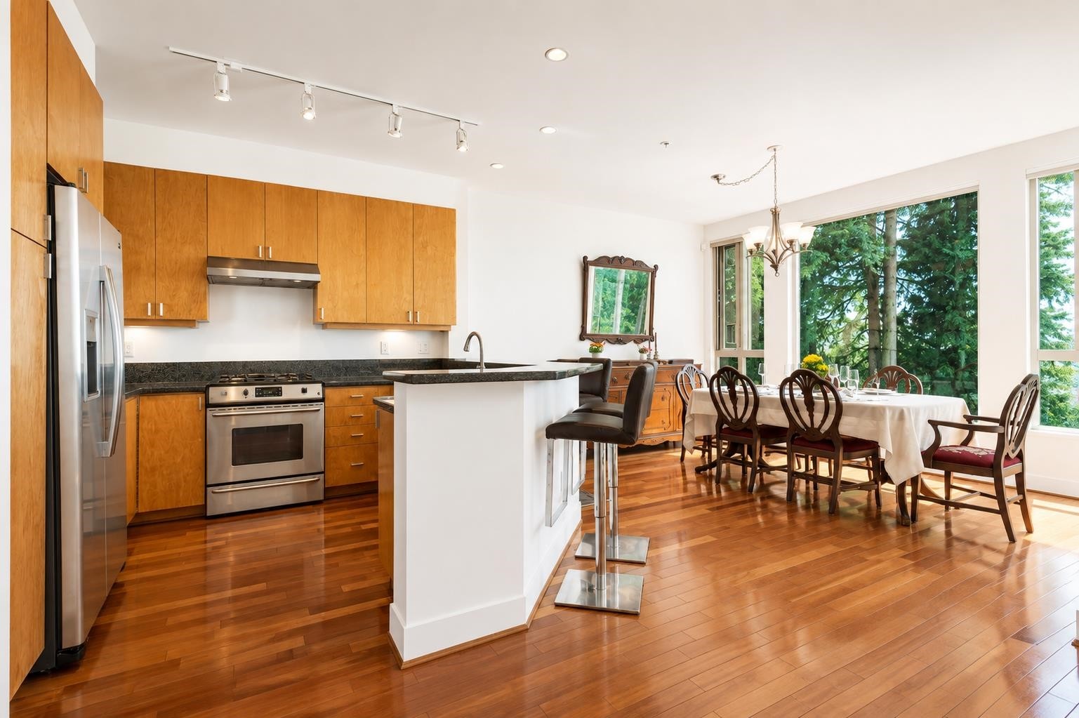 2462 Shadbolt Lane, West Vancouver, BC - Indoor