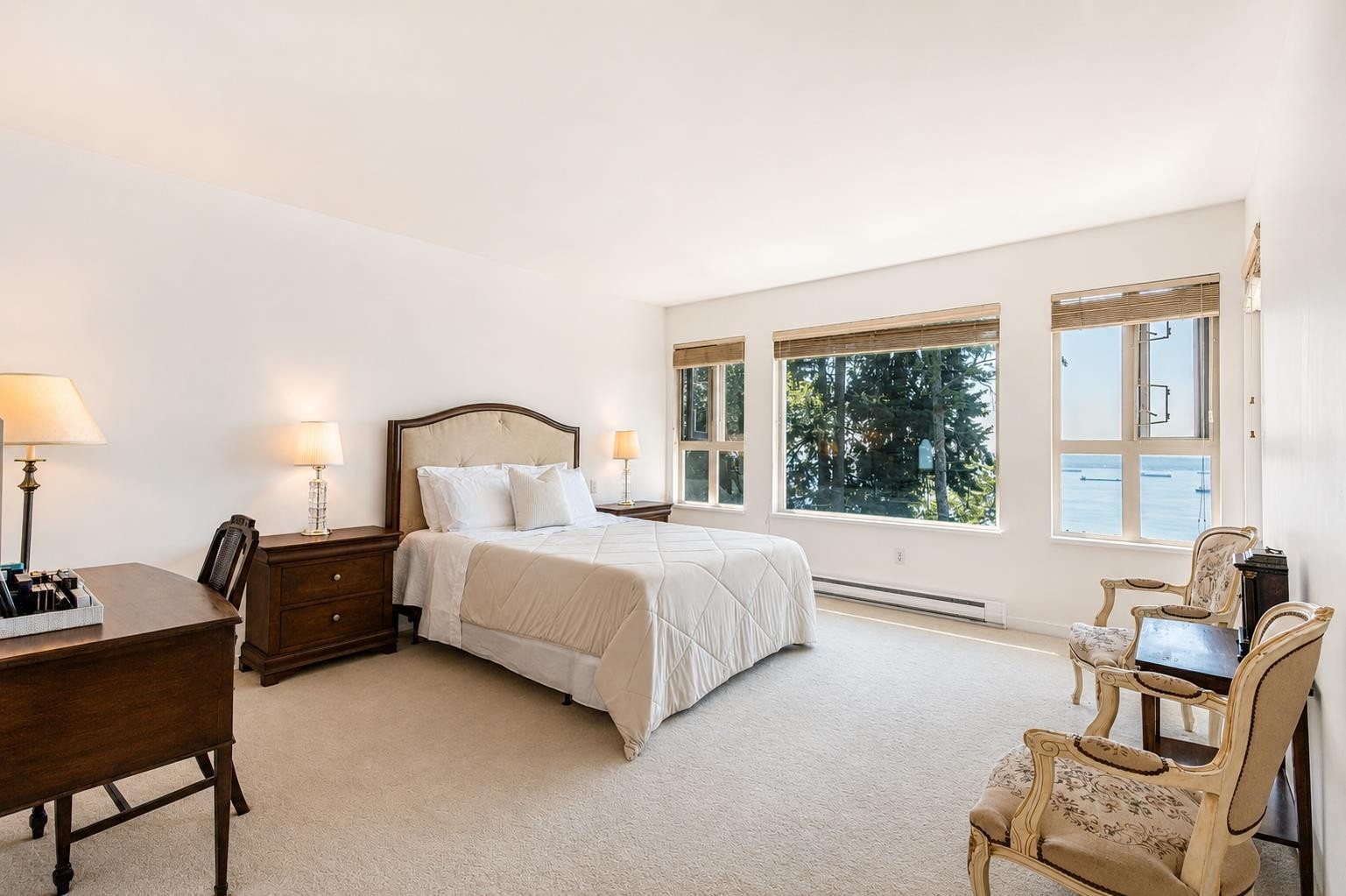 2462 Shadbolt Lane, West Vancouver, BC - Indoor Photo Showing Bedroom