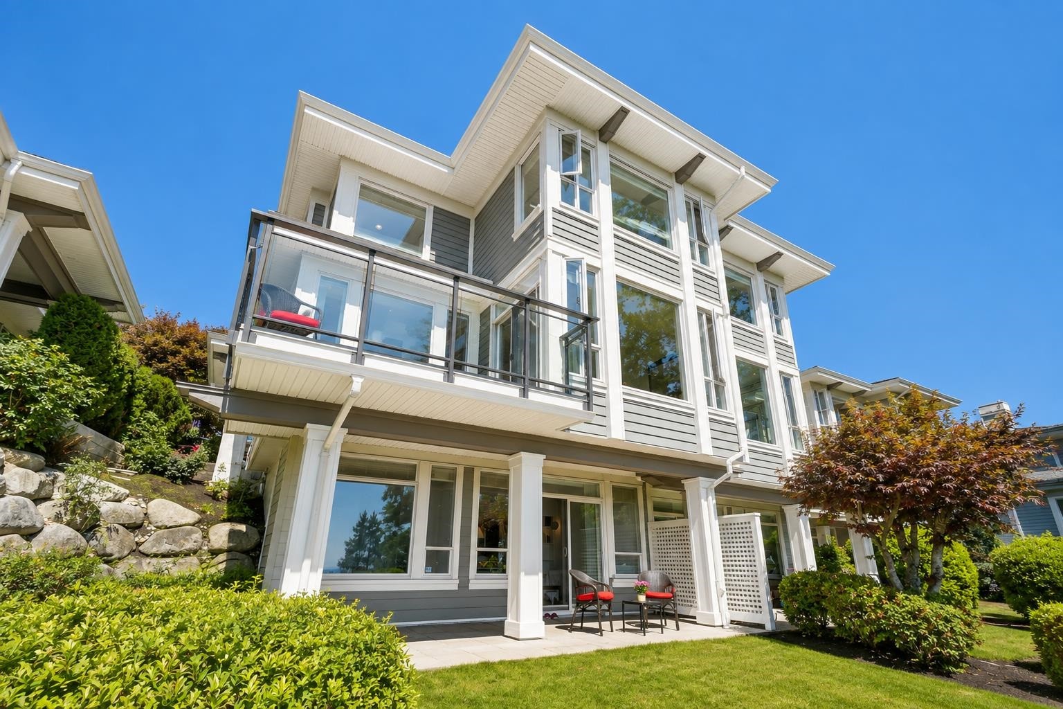 2462 Shadbolt Lane, West Vancouver, BC - Outdoor