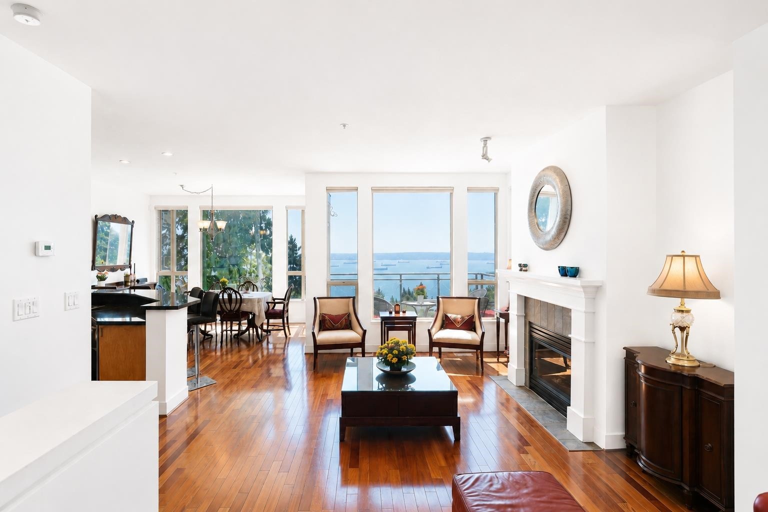 2462 Shadbolt Lane, West Vancouver, BC - Indoor Photo Showing Living Room With Fireplace