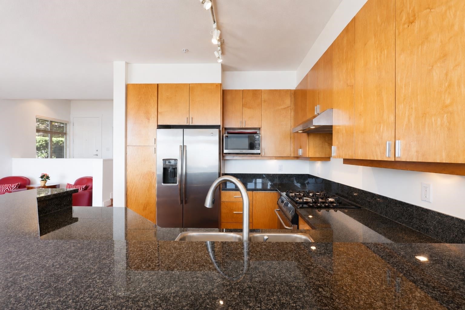 2462 Shadbolt Lane, West Vancouver, BC - Indoor Photo Showing Kitchen With Double Sink