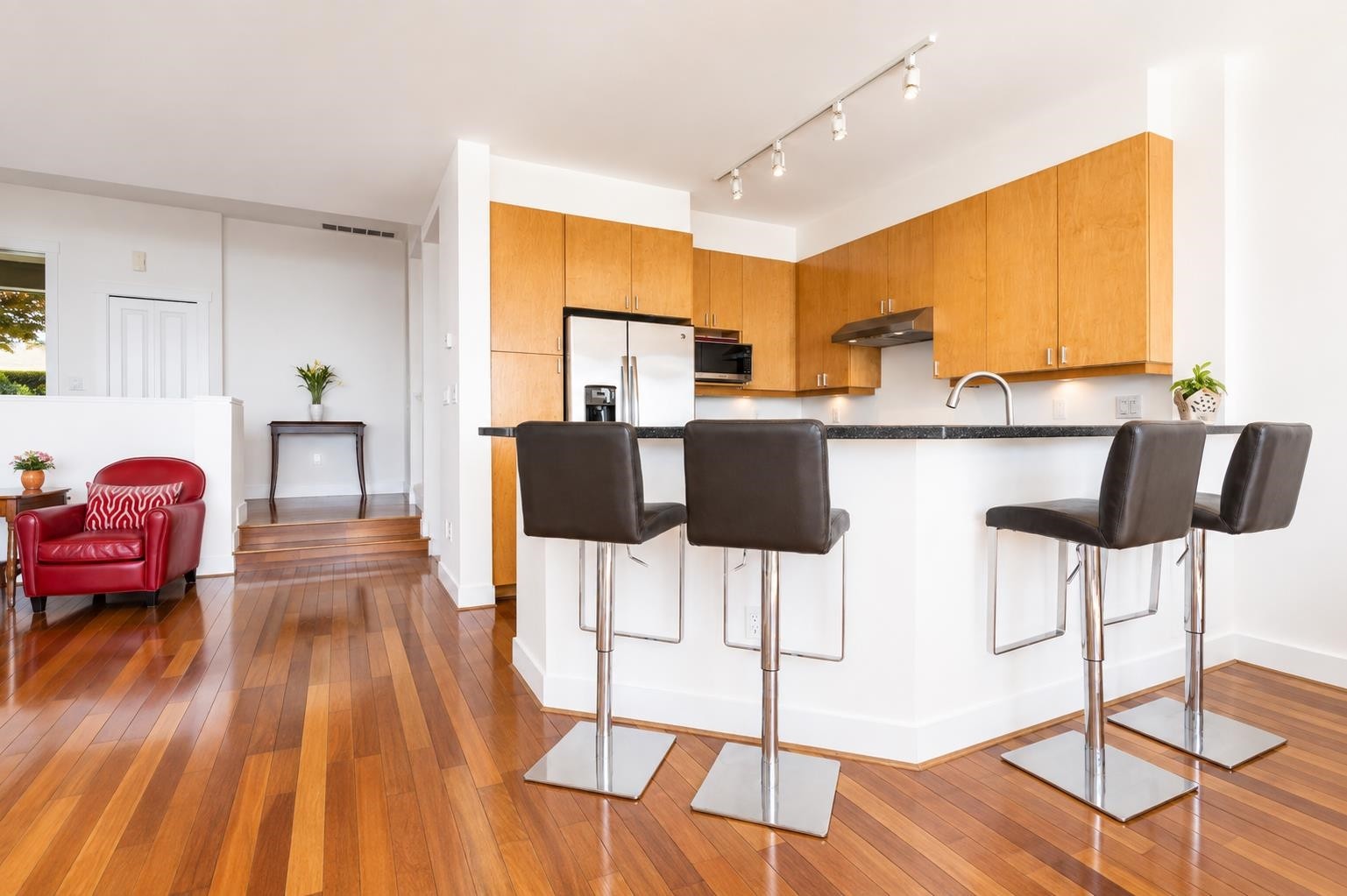 2462 Shadbolt Lane, West Vancouver, BC - Indoor Photo Showing Kitchen