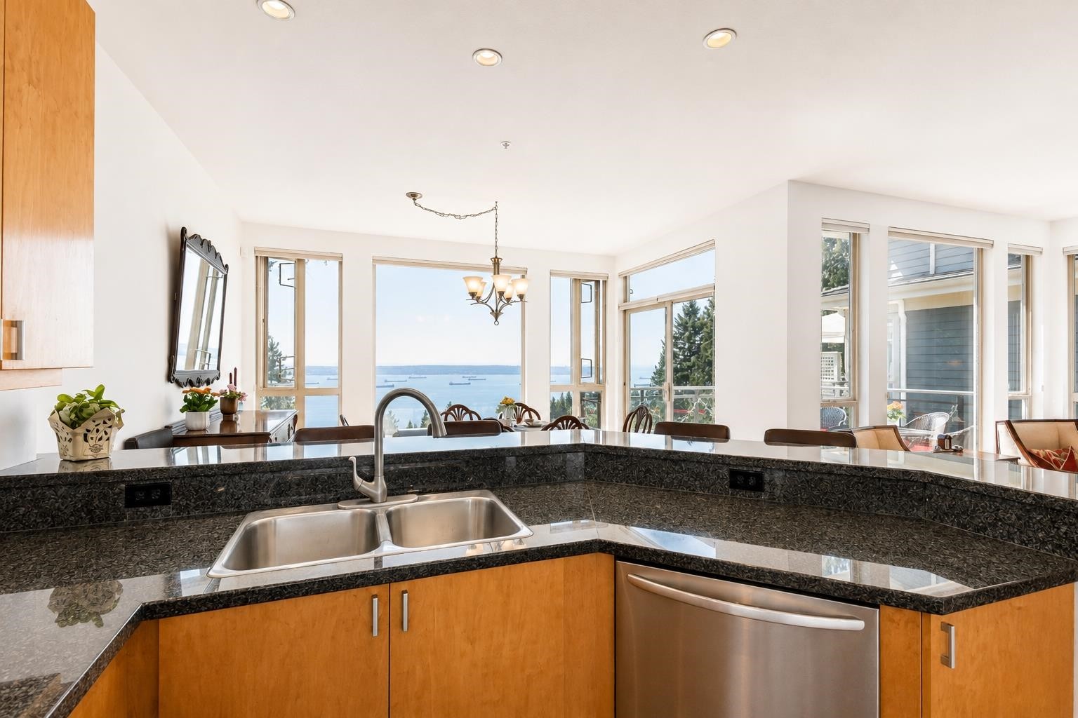 2462 Shadbolt Lane, West Vancouver, BC - Indoor Photo Showing Kitchen With Double Sink