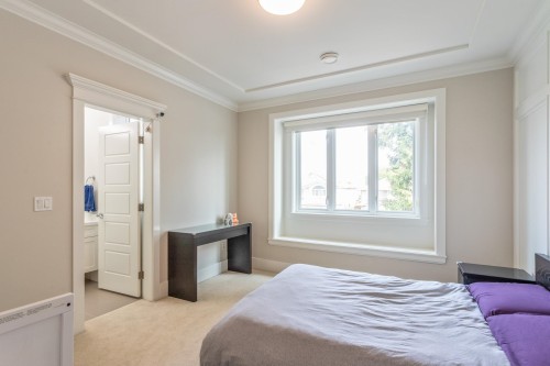 10340 Odlin Road, Richmond, BC - Indoor Photo Showing Bedroom