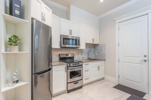 10340 Odlin Road, Richmond, BC - Indoor Photo Showing Kitchen