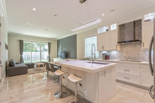 10340 Odlin Road, Richmond, BC - Indoor Photo Showing Kitchen With Upgraded Kitchen