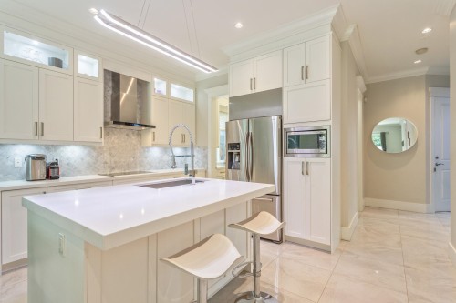 10340 Odlin Road, Richmond, BC - Indoor Photo Showing Kitchen With Upgraded Kitchen