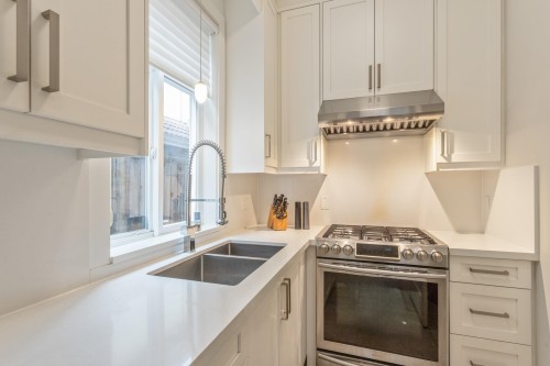 10340 Odlin Road, Richmond, BC - Indoor Photo Showing Kitchen With Double Sink With Upgraded Kitchen