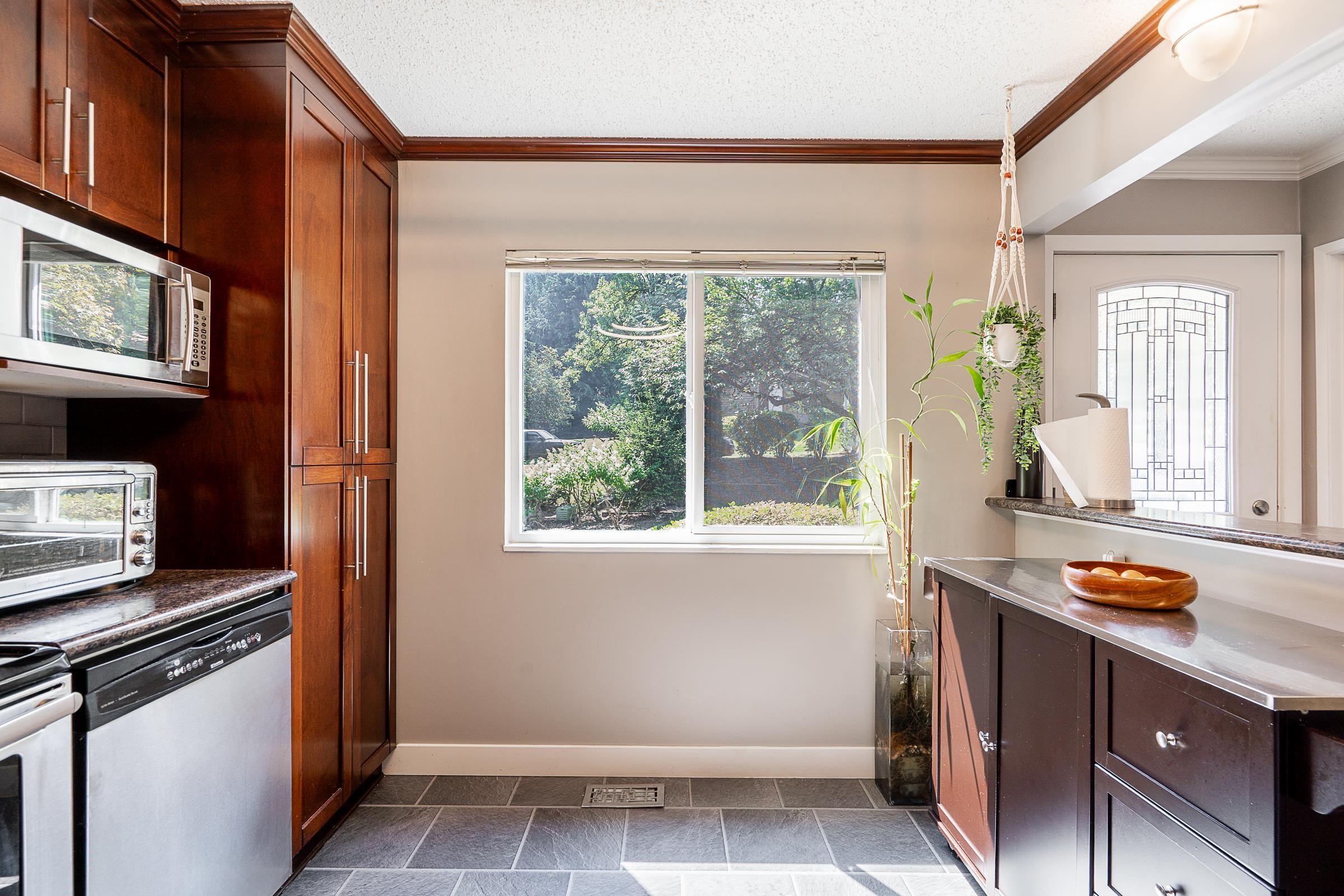 241B Evergreen Drive, Port Moody, BC - Indoor Photo Showing Kitchen