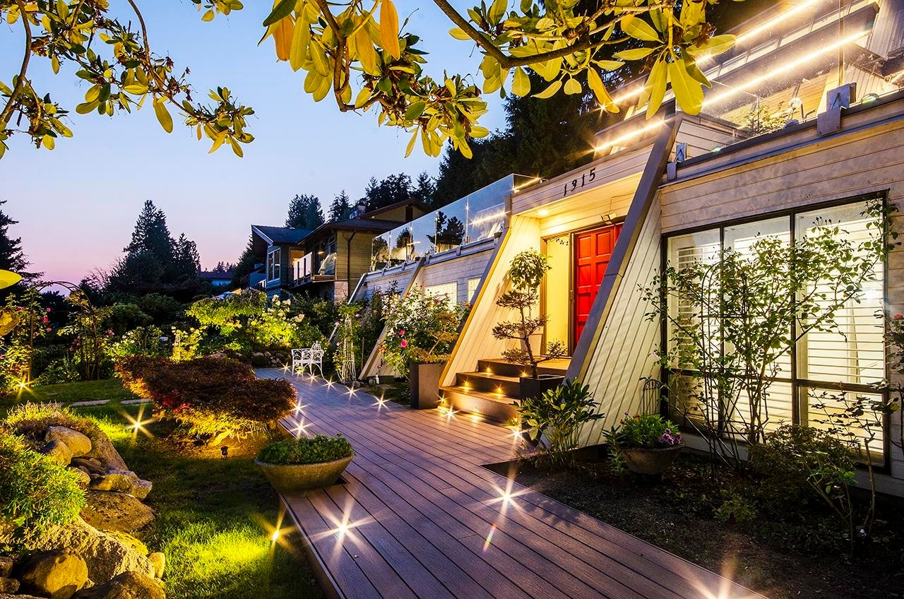 1315 Tyrol Road, West Vancouver, BC - Outdoor With Deck Patio Veranda