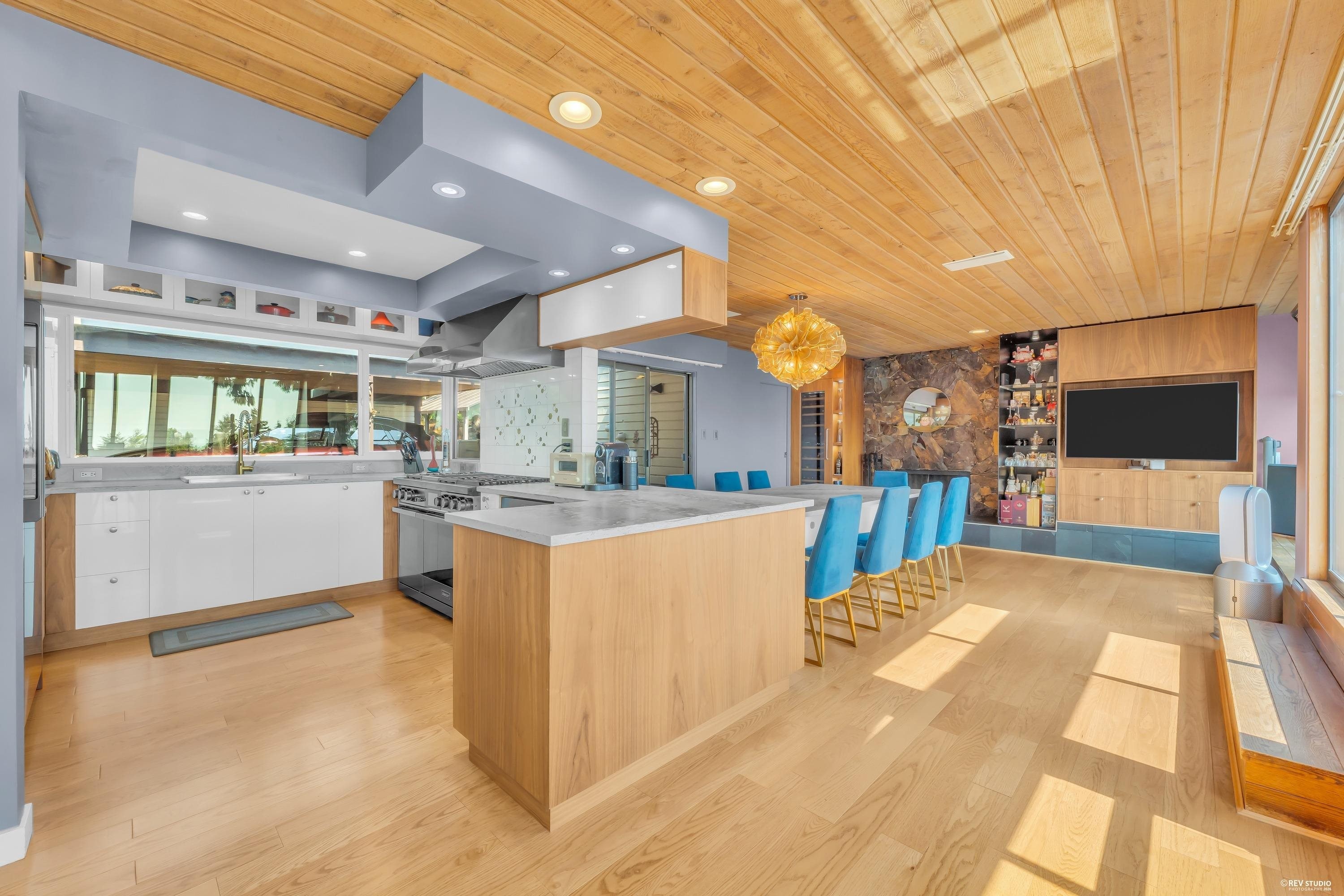 1315 Tyrol Road, West Vancouver, BC - Indoor