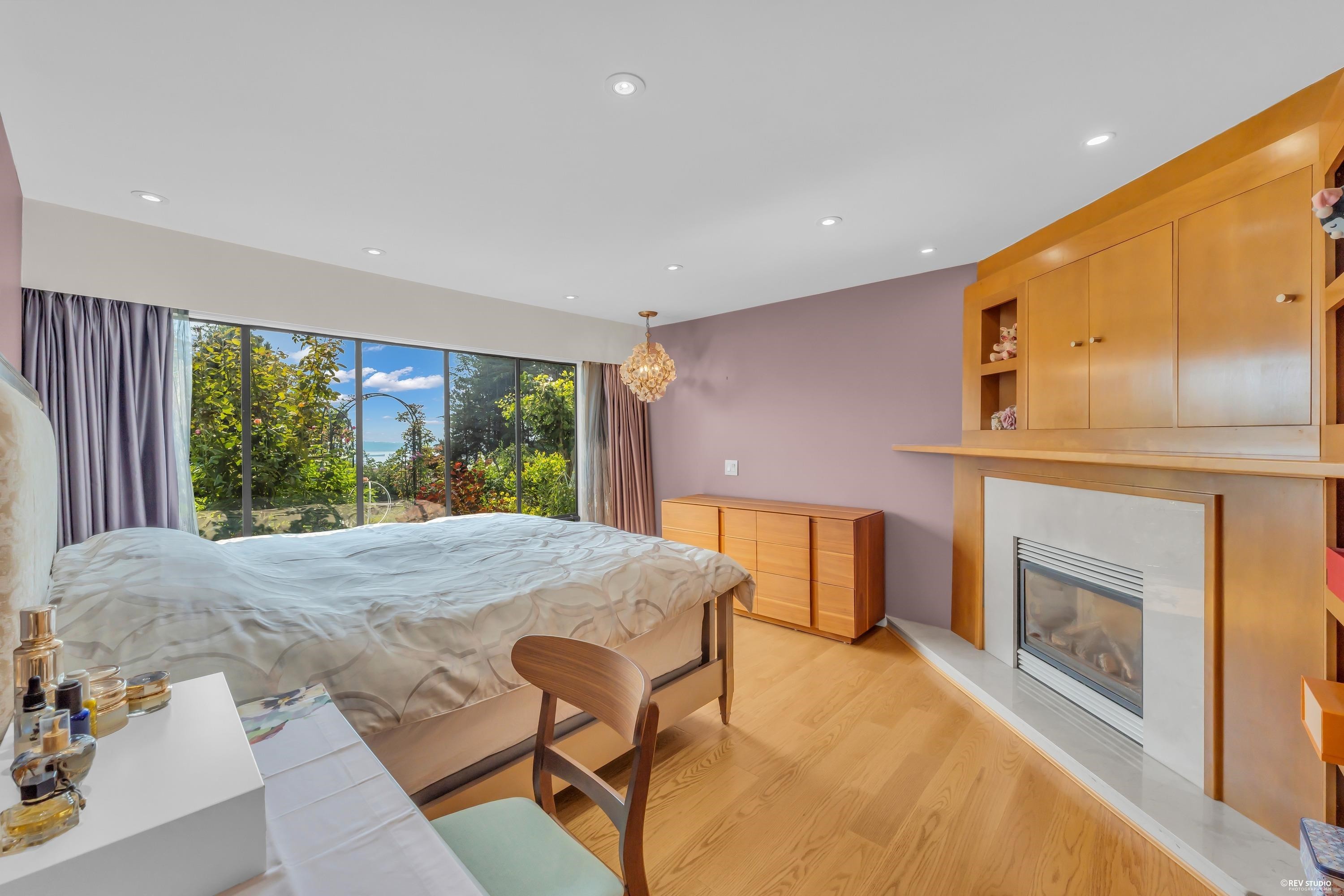 1315 Tyrol Road, West Vancouver, BC - Indoor Photo Showing Other Room With Fireplace