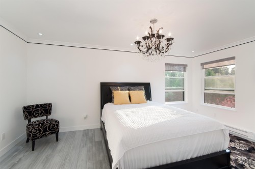5530 Greenleaf Road, West Vancouver, BC - Indoor Photo Showing Bedroom