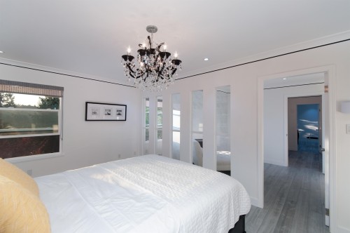 5530 Greenleaf Road, West Vancouver, BC - Indoor Photo Showing Bedroom