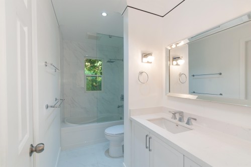 5530 Greenleaf Road, West Vancouver, BC - Indoor Photo Showing Bathroom