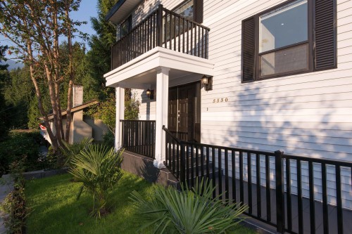 5530 Greenleaf Road, West Vancouver, BC - Outdoor With Exterior