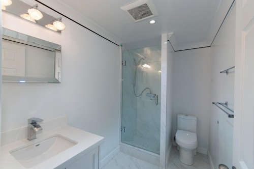 5530 Greenleaf Road, West Vancouver, BC - Indoor Photo Showing Bathroom
