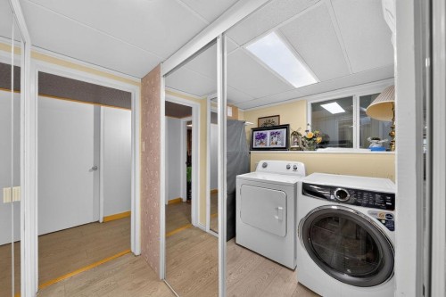 6071 Drewry Crescent, Richmond, BC - Indoor Photo Showing Laundry Room
