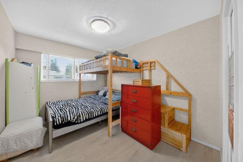 6071 Drewry Crescent, Richmond, BC - Indoor Photo Showing Bedroom