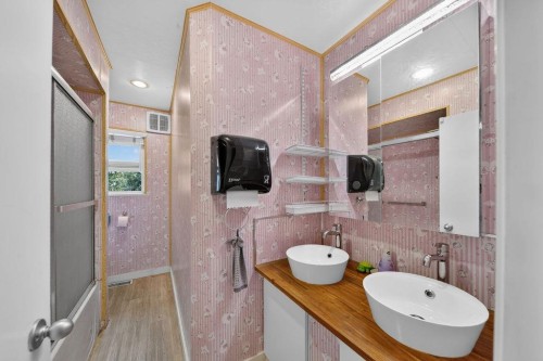 6071 Drewry Crescent, Richmond, BC - Indoor Photo Showing Bathroom