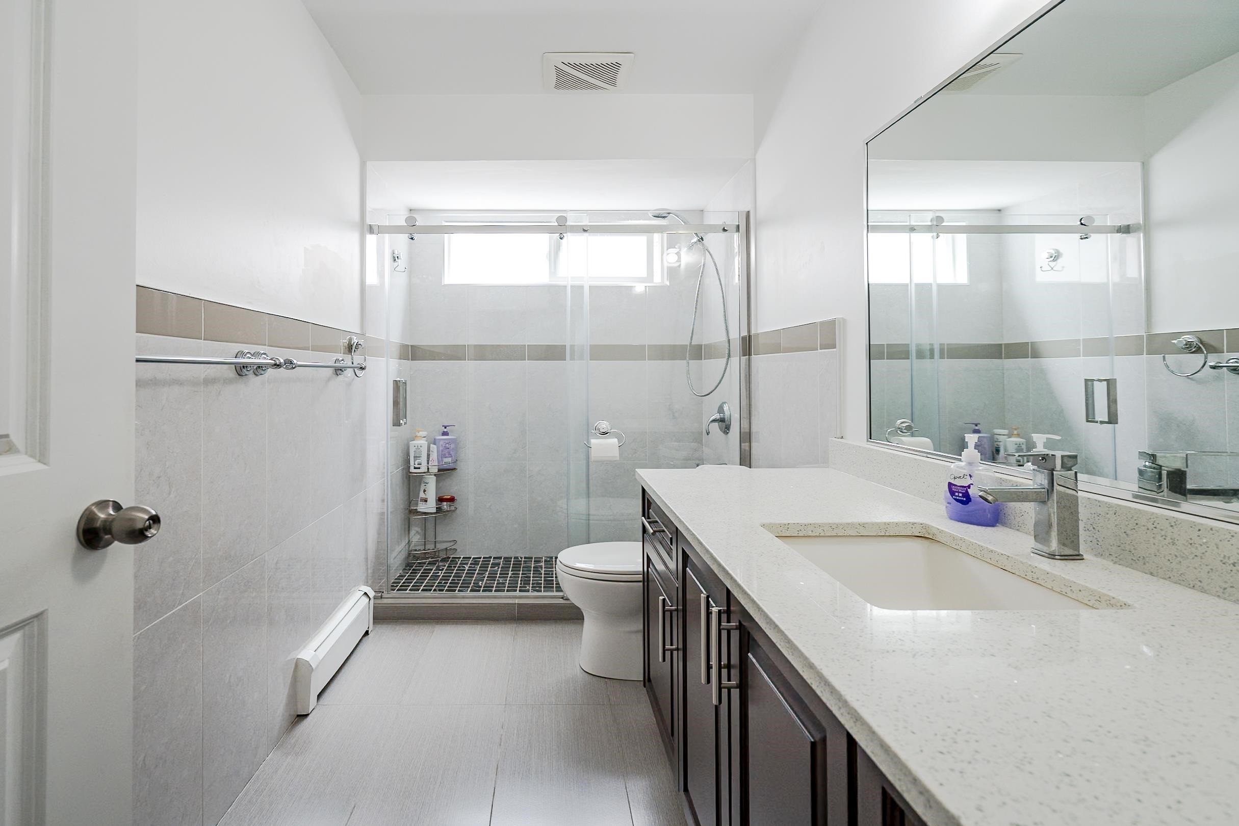 6074 Sherbrooke Street, Vancouver, BC - Indoor Photo Showing Bathroom